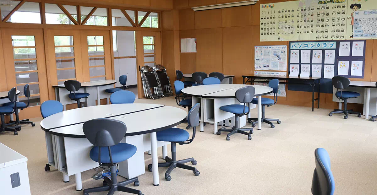 越後屋ドローンスクール コンピューター室