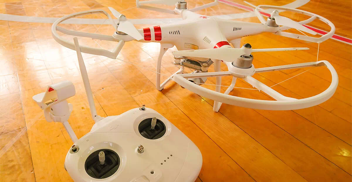 越後屋ドローンスクール 体育館 練習機